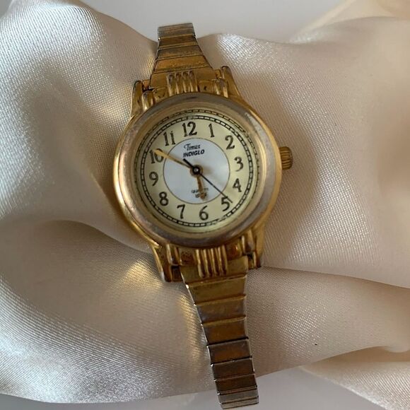 Timex Indiglo Gold Watch - Picture 1 of 5